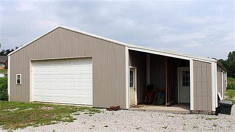 40x60 barn/garage/versatile work space.