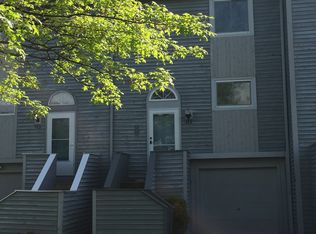 155 Iron Oak Cir, Liverpool, NY 13088