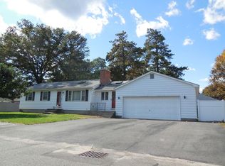 13 Peloquin Dr, Easthampton, MA 01027