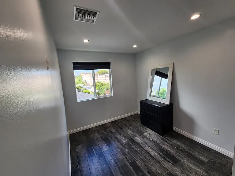 6827 Murietta Ave — Photo 37