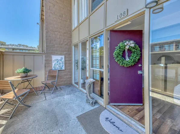 451 Dela Vina Ave APT 108, Monterey, CA 93940