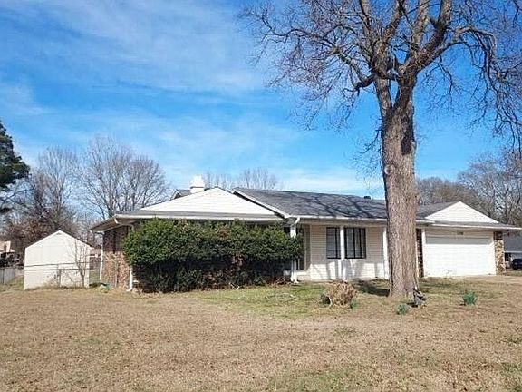 3rd image of 300 Stonewall Dr