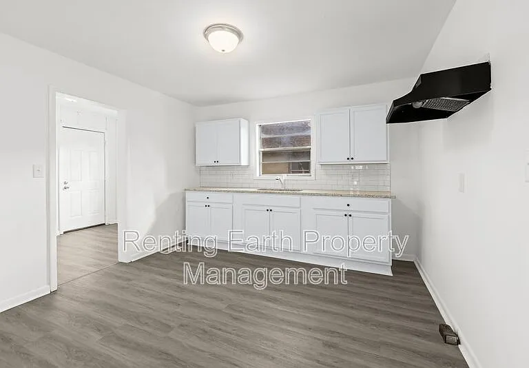 417 Athens Ave — Photo 7