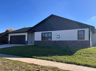 4000 Boulder Dr, Janesville, WI 53546