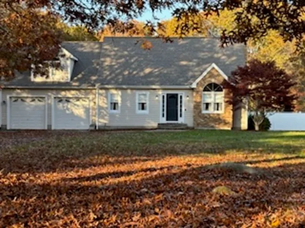 17 Goldfinch Dr, Dartmouth, MA 02747
