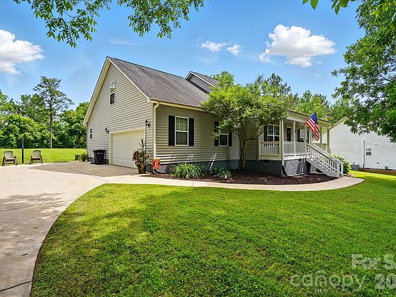 3rd image of 1621 California Rd