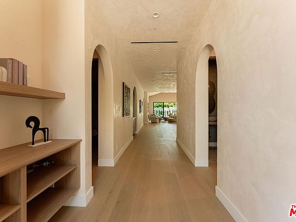 3rd image of 4641 Vesper Ave