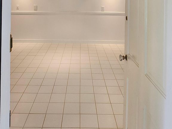 5th image of 1834 Broadway St APT 3