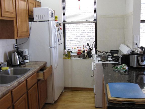 3rd image of 1007 S Claremont Ave