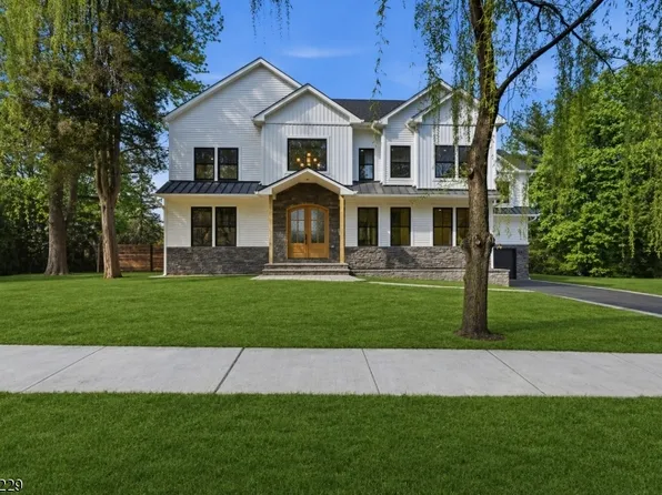 61 Hickory St, Metuchen Boro, NJ 08840