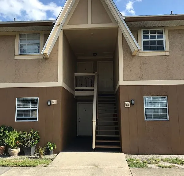 207 Bristol Ln — Photo 1