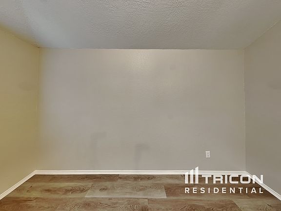 4th image of 736 Deloach Dr