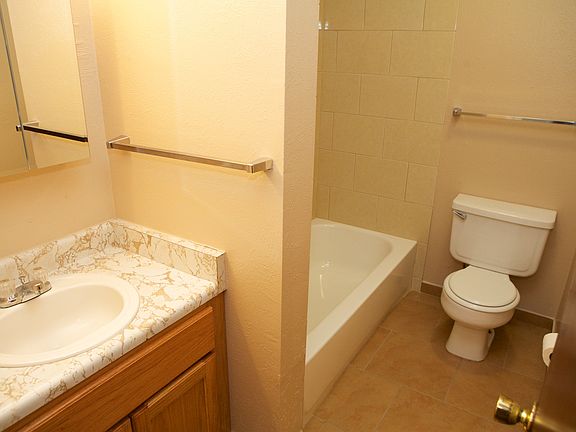 5th image of 3709 Wellesley Dr NE APT 1