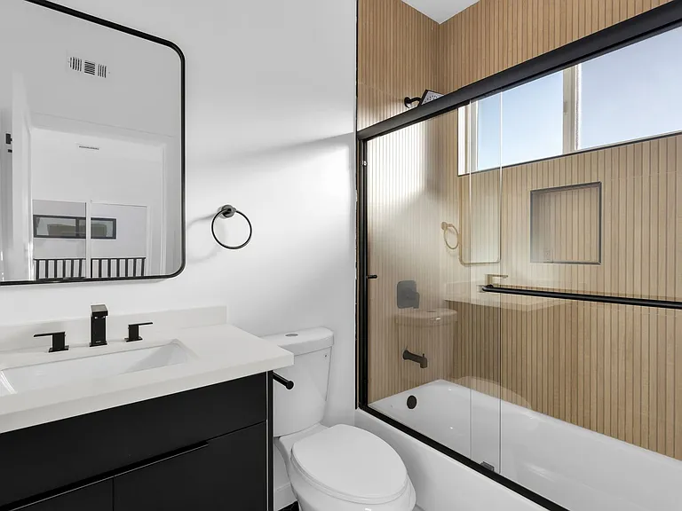 Best Priced Luxury 4 & 5 Bed Townhomes in Mid-City! — Photo 7