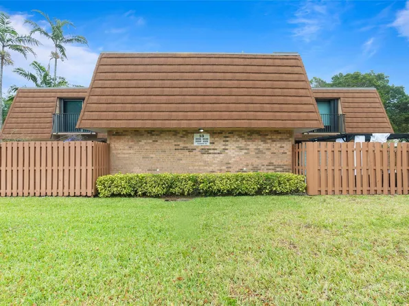 2555 Camelot Court, Cooper City, FL 33026
