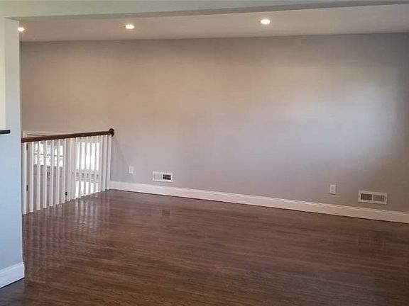 4th image of 37 Kinkel St