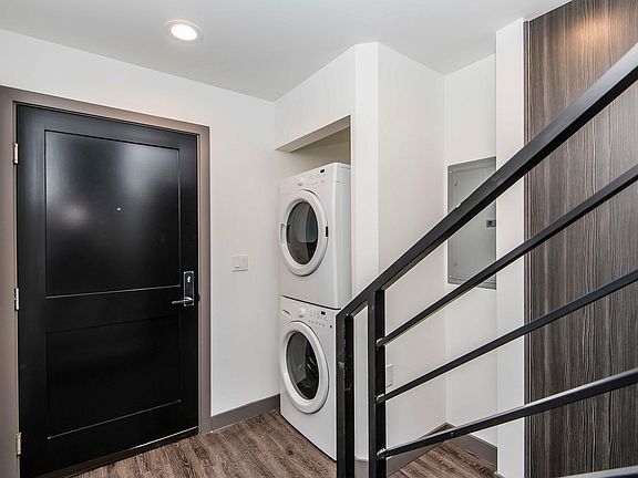 3rd image of 7036 La Tijera Blvd