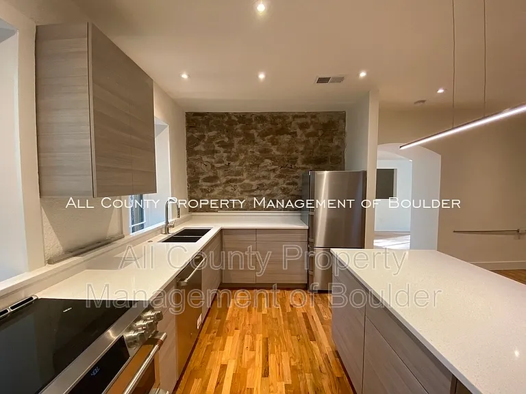 528 Pearl St — Photo 1