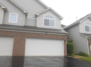 392 Jamestown Ct, Aurora, IL