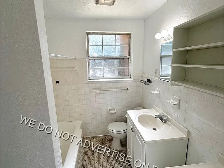322 W 63rd St — Photo 7