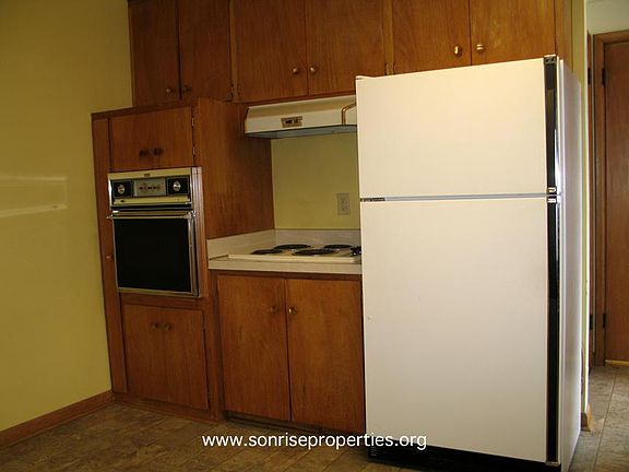 Kitchen photo 2 - main floor