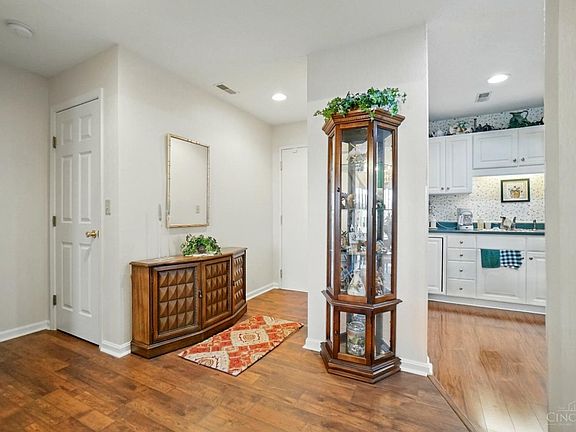 2nd image of 4951 N Arbor Woods Ct APT 302