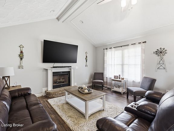 4th image of 442 Mary David Dr