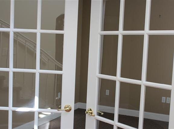 3rd image of 4082 Wellington Blvd