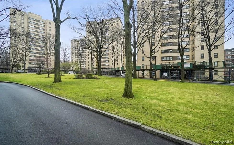 8 Fordham Hill Oval #12c photo 1