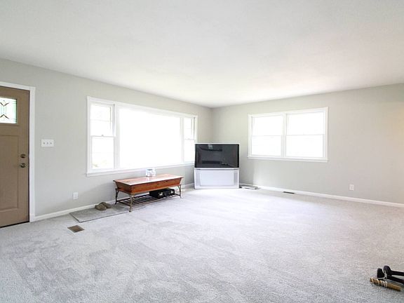 5th image of 6941 NW 93rd Ct