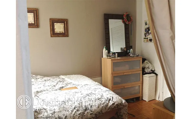 Rented by Douglas Elliman | media 16