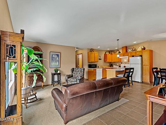 4th image of 1307 S 75th Ave #1