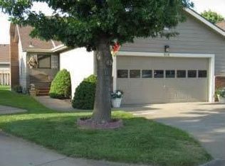 914 Manchester Rd, Salina, KS 67401