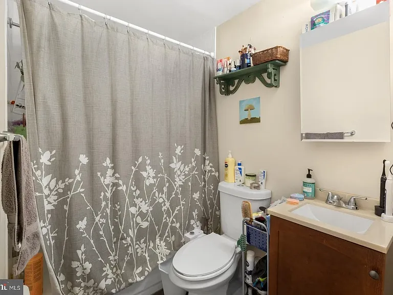 2105 Christian St — Photo 7