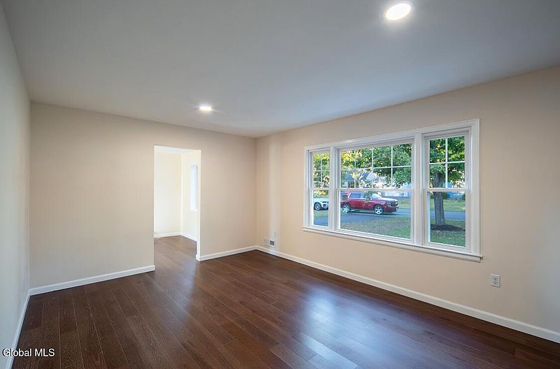 4th image of 5 Brunswick Park Drive