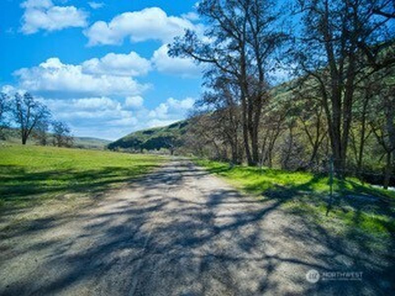 2nd image of 13761 Asotin Creek Road