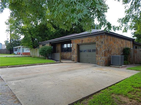 2nd image of 545 W Poplar St