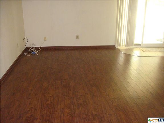 3rd image of 2010 Continental Dr