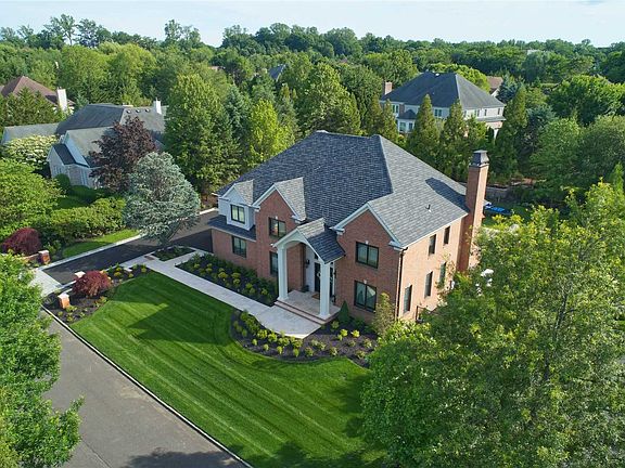 3rd image of Stone Hill Dr