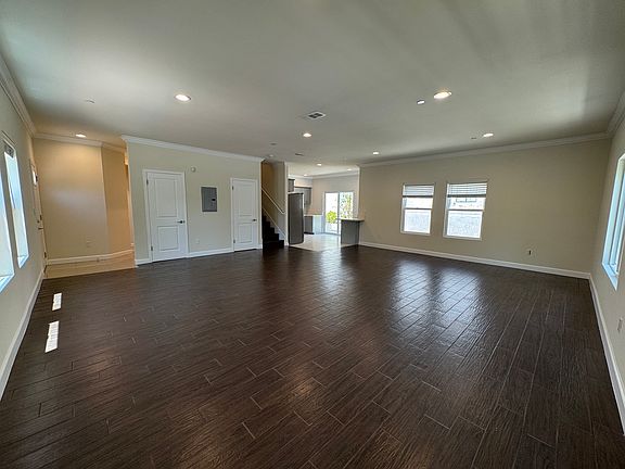 2nd image of 1137 Melrose Ave #1