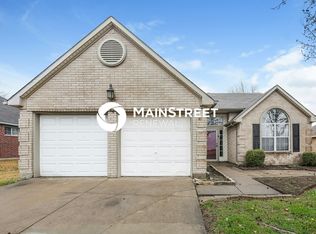211 Meandering Way, Glenn Heights, TX 75154