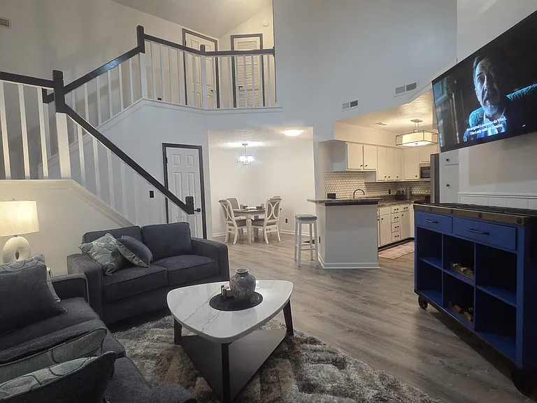 742 Brookside Dr #302 — Photo 1