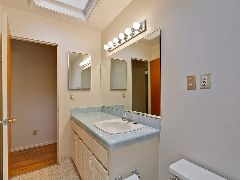 160 Kit Carson Ct — Photo 42