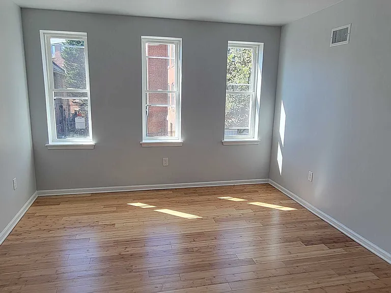 1626 W Saratoga St — Photo 7