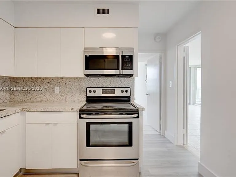 5161 Collins Ave #516 — Photo 24