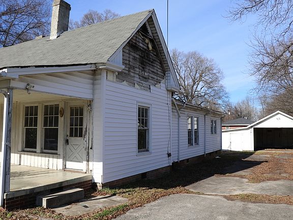 3rd image of 616 Grace Ave
