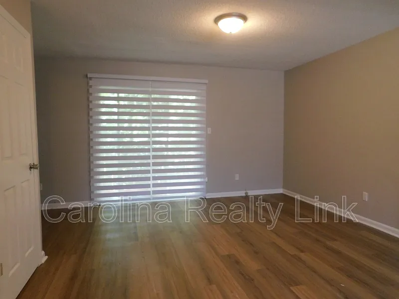 1 bed, 1.0 bath, 841 sqft, $1,300 — Photo 4
