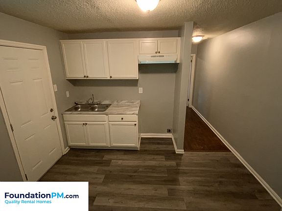 3rd image of 3050 Sinclair St
