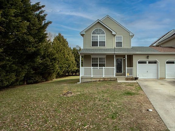 3rd image of 247 Academy Ln