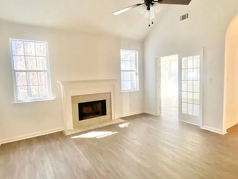 129 Tappan Zee Dr — Photo 6